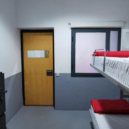 Traveller Box Hostel Seville Exterior photo