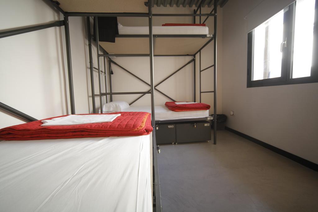 Traveller Box Hostel Seville Exterior photo